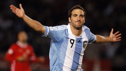 开云体育-沙漠雄鹰折戟南美红魔，莱万多夫斯基一剑封喉，智利2026世界杯首战告捷