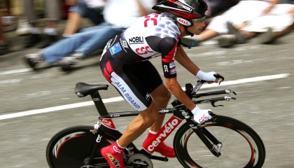 开云体育APP下载-公牛完胜深圳队，布克成为关键先生