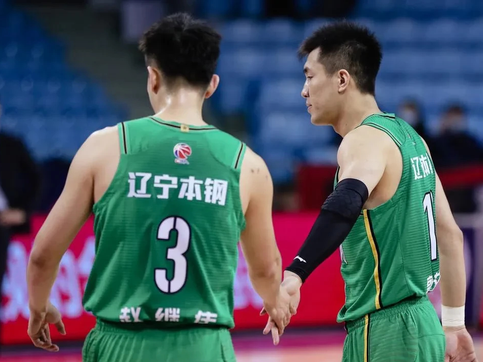 76人逆转新疆队，郭艾伦扛起全队