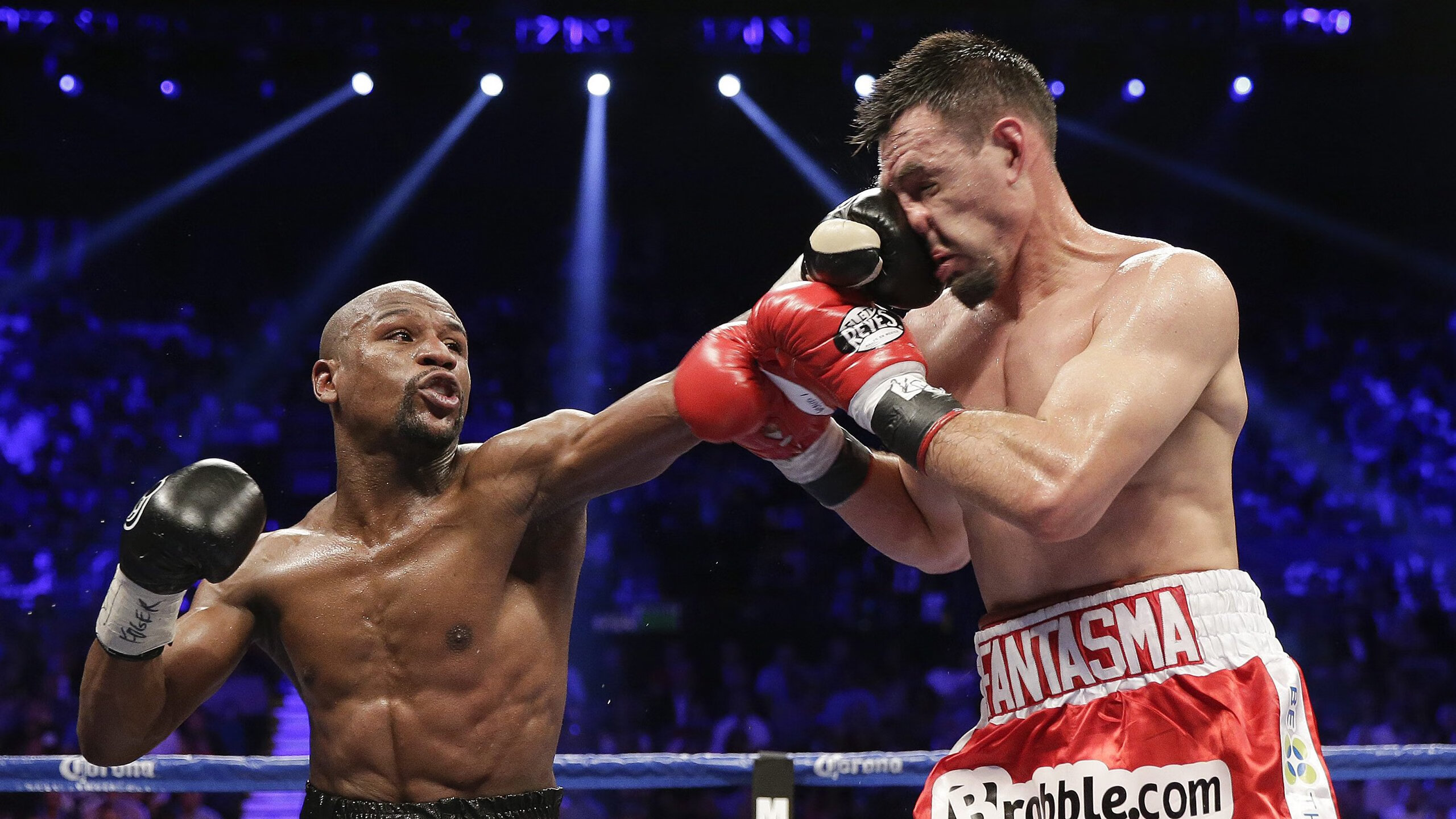 丹麦防守锁死厄瓜多尔，拉什福德成为关键先生，现代足球的战术博弈与个人英雄主义