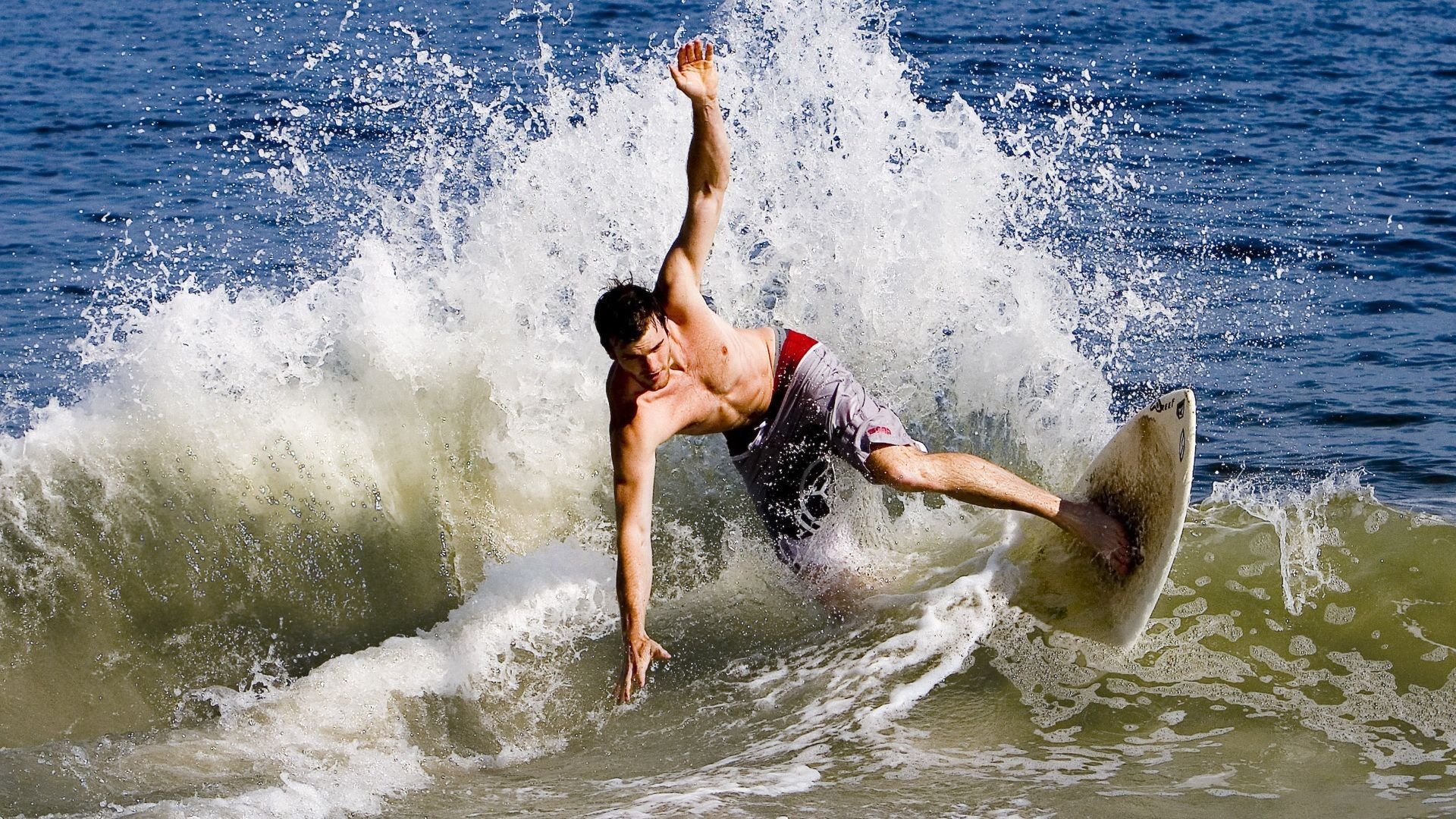 布克关键制胜，凯尔特人关键战突围活塞，绿衫军王朝复兴的黎明序曲