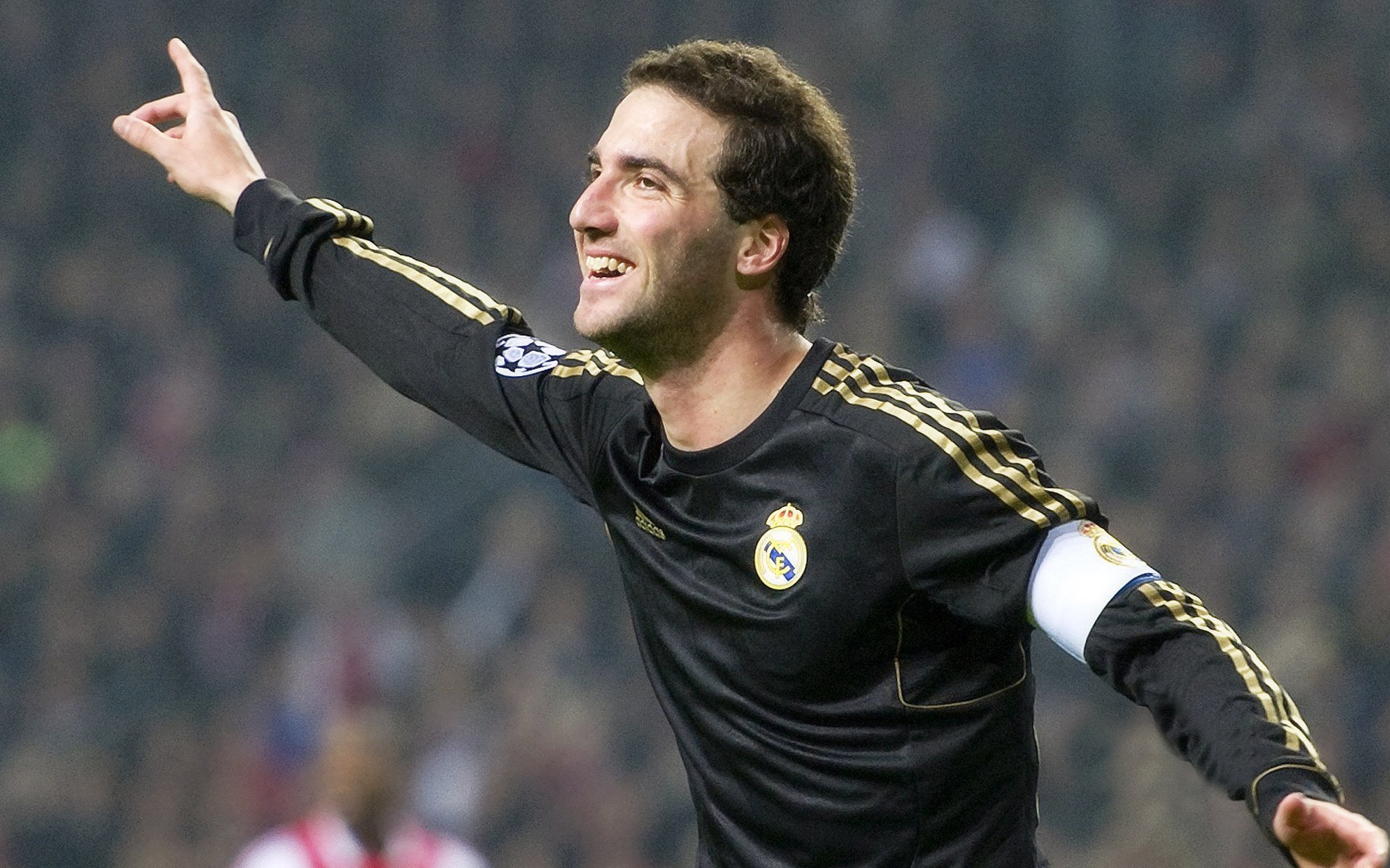 迪亚斯打出生涯之夜，荷兰踏平曼城，当个人英雄主义撞碎传控机器